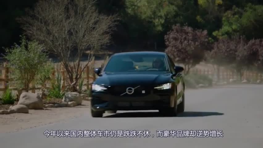 奥迪A4L买早了，这款新车2.0T爆390马力，奔驰C级都没辙