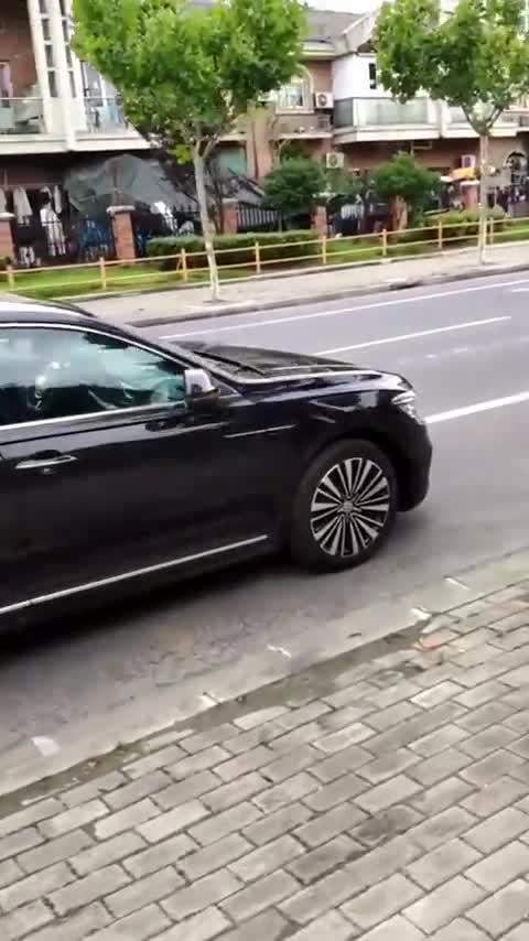 帕萨特就是结实！保险都不给报废