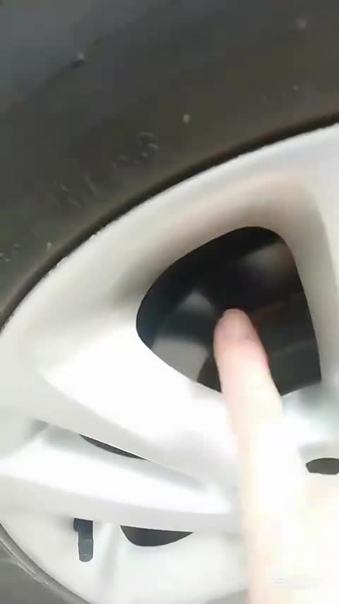 我们在使用爱车前，要经常检查一