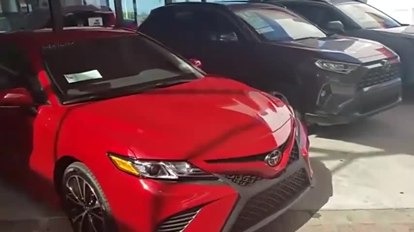 丰田凯美瑞到店实拍，看到外观和内饰后，才知道什么是改变