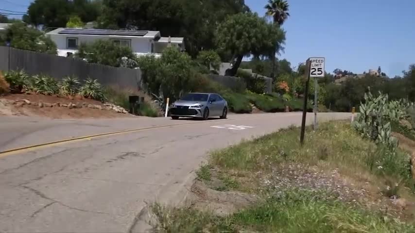 机会来了！丰田又一款新车来了，车长5米2.0T配8AT,比宝马帅很多