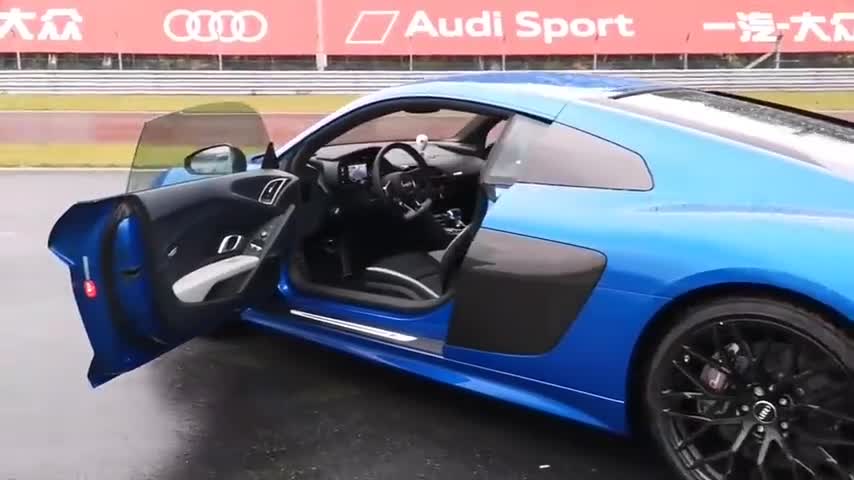 奥迪8口误说成s8了不过这家伙我