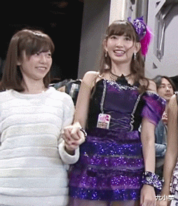 妹子们握个手,满满的全是心机啊哈哈哈