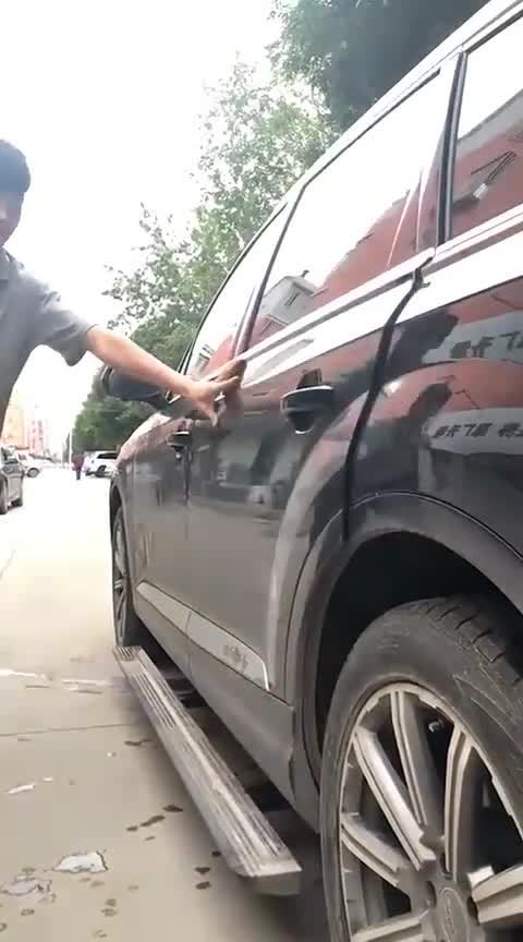 新款奥迪Q7电吸门加电动踏板更加