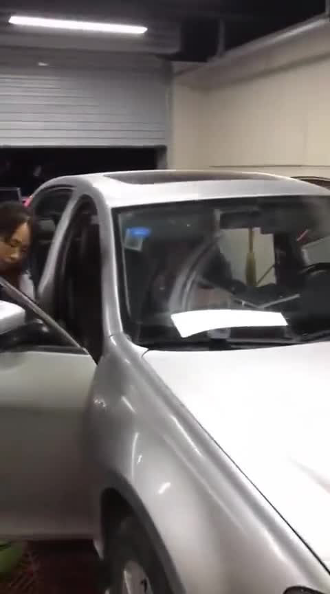 汽车养护中，夜里了