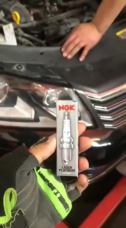 自己动手更换火花塞。