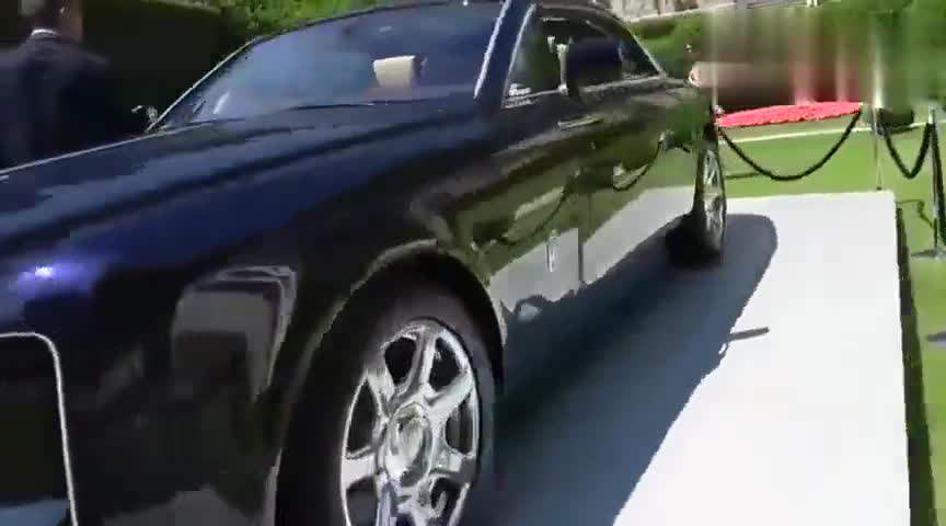 室外近距离实拍劳斯莱斯，有没有流口水