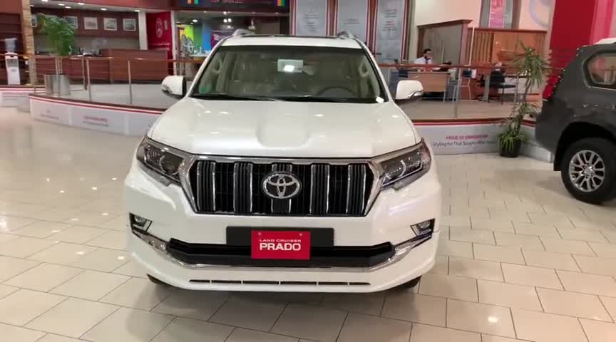 2020款丰田普拉多TXL到货，外观和内饰实拍