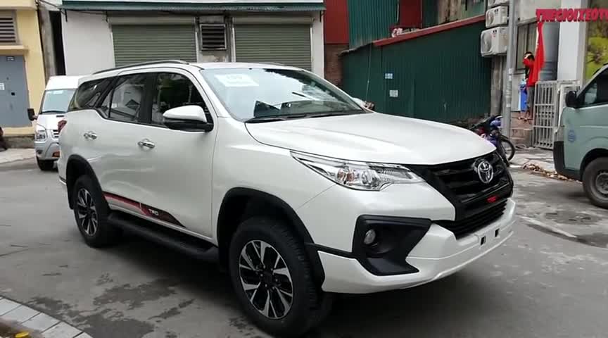 2020款丰田奔跑者TRD版展示，外观和内饰实拍