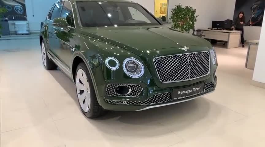 2020款宾利添越V8到店，外观和内饰详细实拍