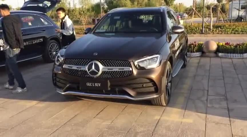 实拍奔驰新款GLC300LAMGLine外观亮点