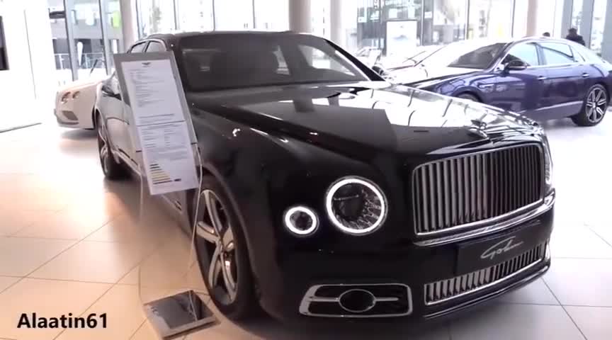 宾利慕尚非常突出的感觉，行驶在