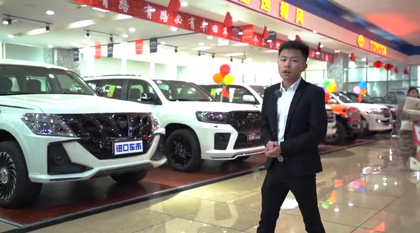 实拍讲解新款日产途乐四驱越野车参数动力