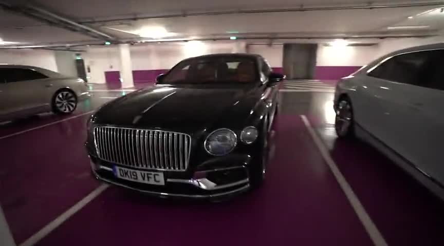 2020款宾利飞驰W12，坐进车内那刻才是霸气的开始！