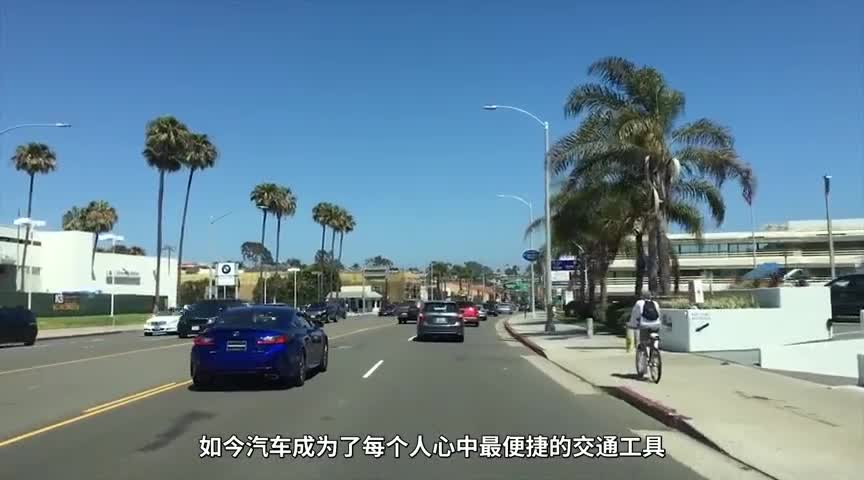 汽车停路边被撞，先报警还是打保险电话？搞错可能一分钱都拿不到