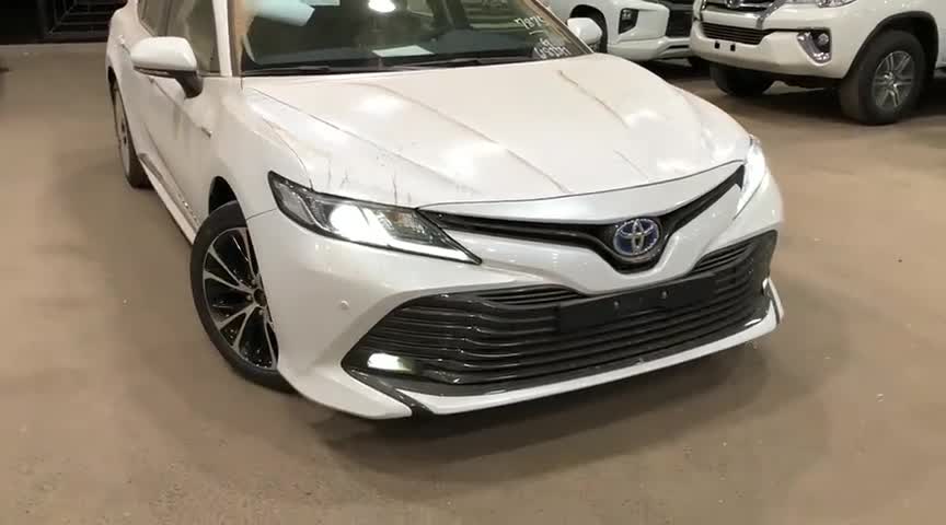 丰田新款凯美瑞GLE到店实拍