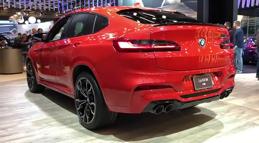 新车展示，实拍2020款宝马X4M，了解完实车，我放弃了卡宴！