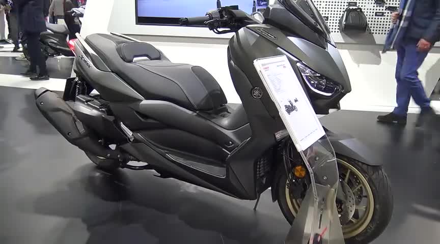 车展现场，实拍2020款雅马哈踏板车XMAX400，这颜值不服不行！