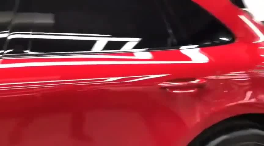 红色保时捷养护的真漂亮