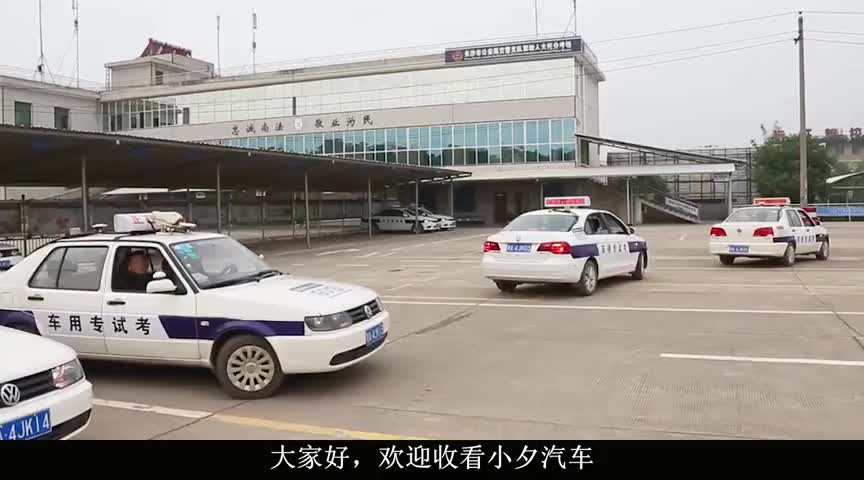 考试前在车前行大拜礼,考官忍不住制止他 为您推荐: 科目三考试,新手