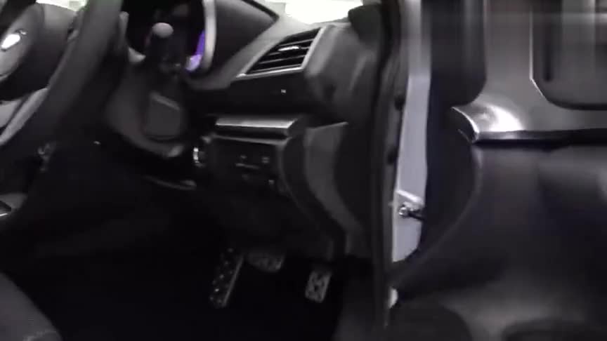 斯巴鲁新款旅行车到店