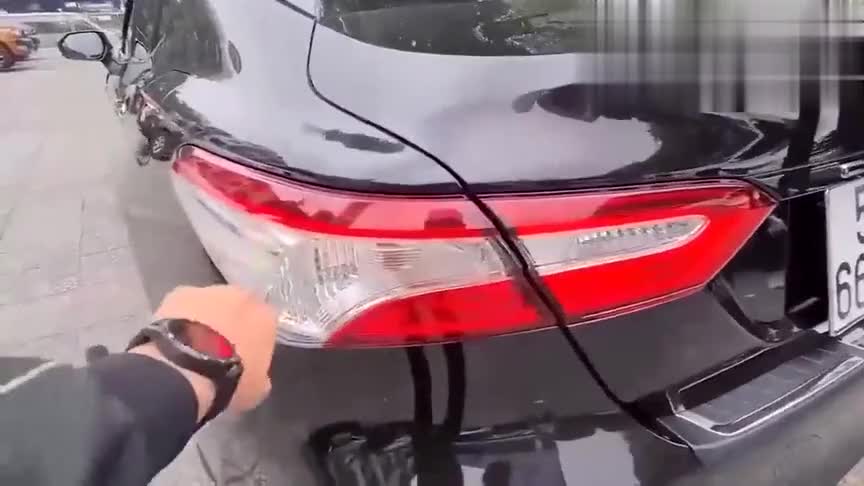 2021款丰田凯美瑞2.0G豪华版实拍