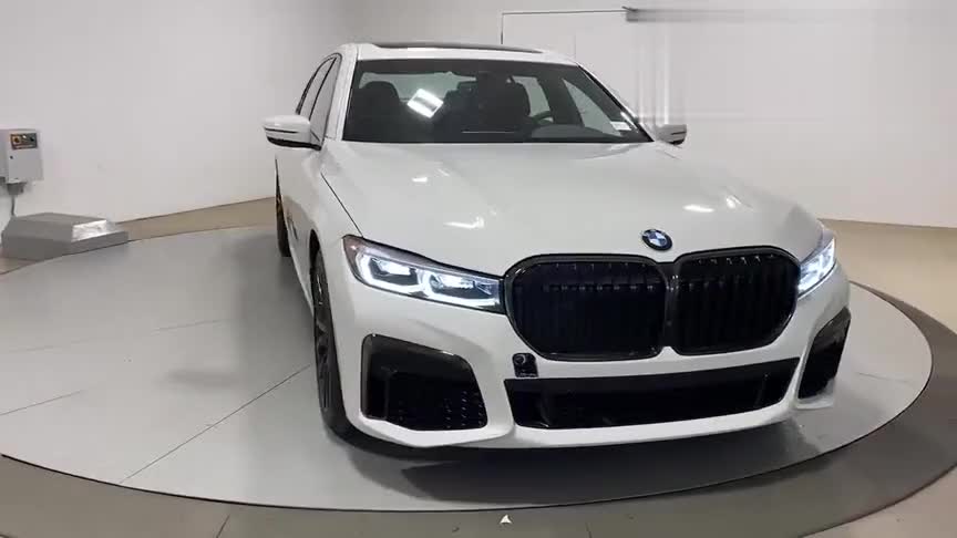 2021款宝马7系全方位实拍，外观真不赖，坐进车内才知道有多帅气