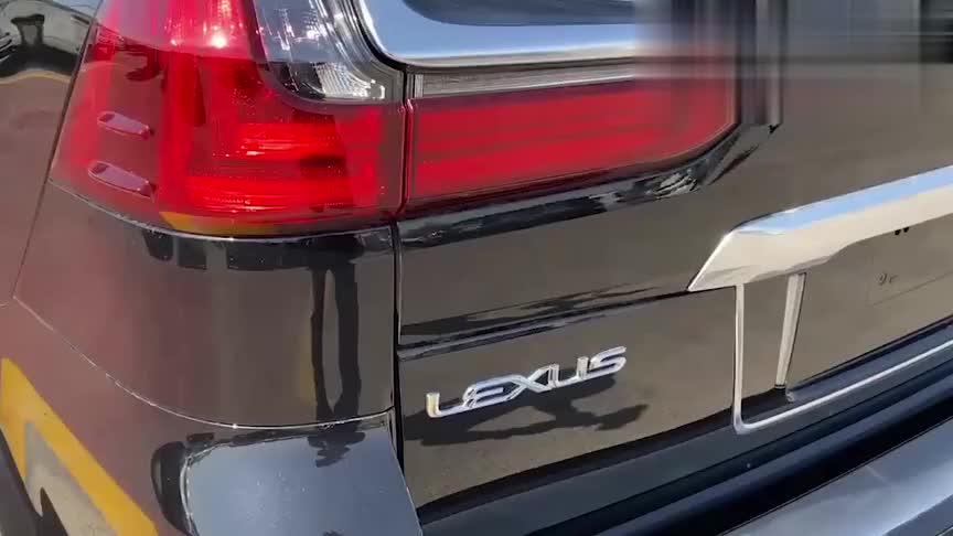 实拍2021款雷克萨斯LX570，太霸气了，选它还是丰田霸道自己定