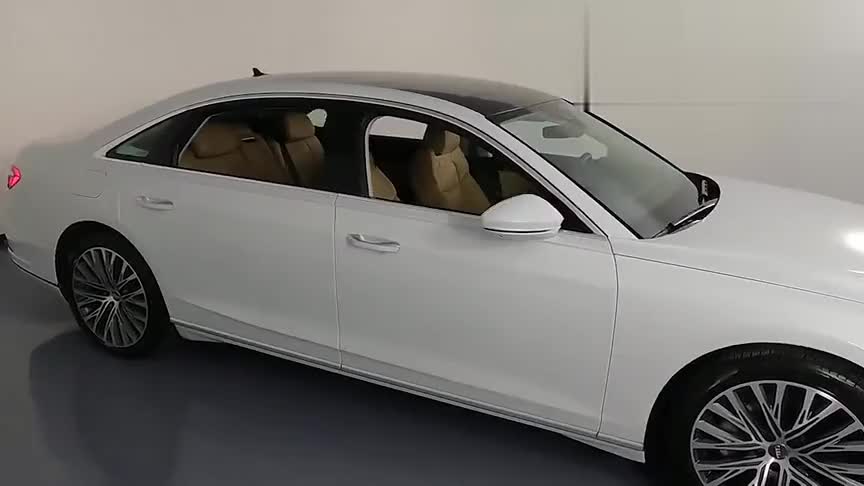 2021款奥迪A8L V8版全方位实拍，亮起贯穿式尾灯霸气开始，太美