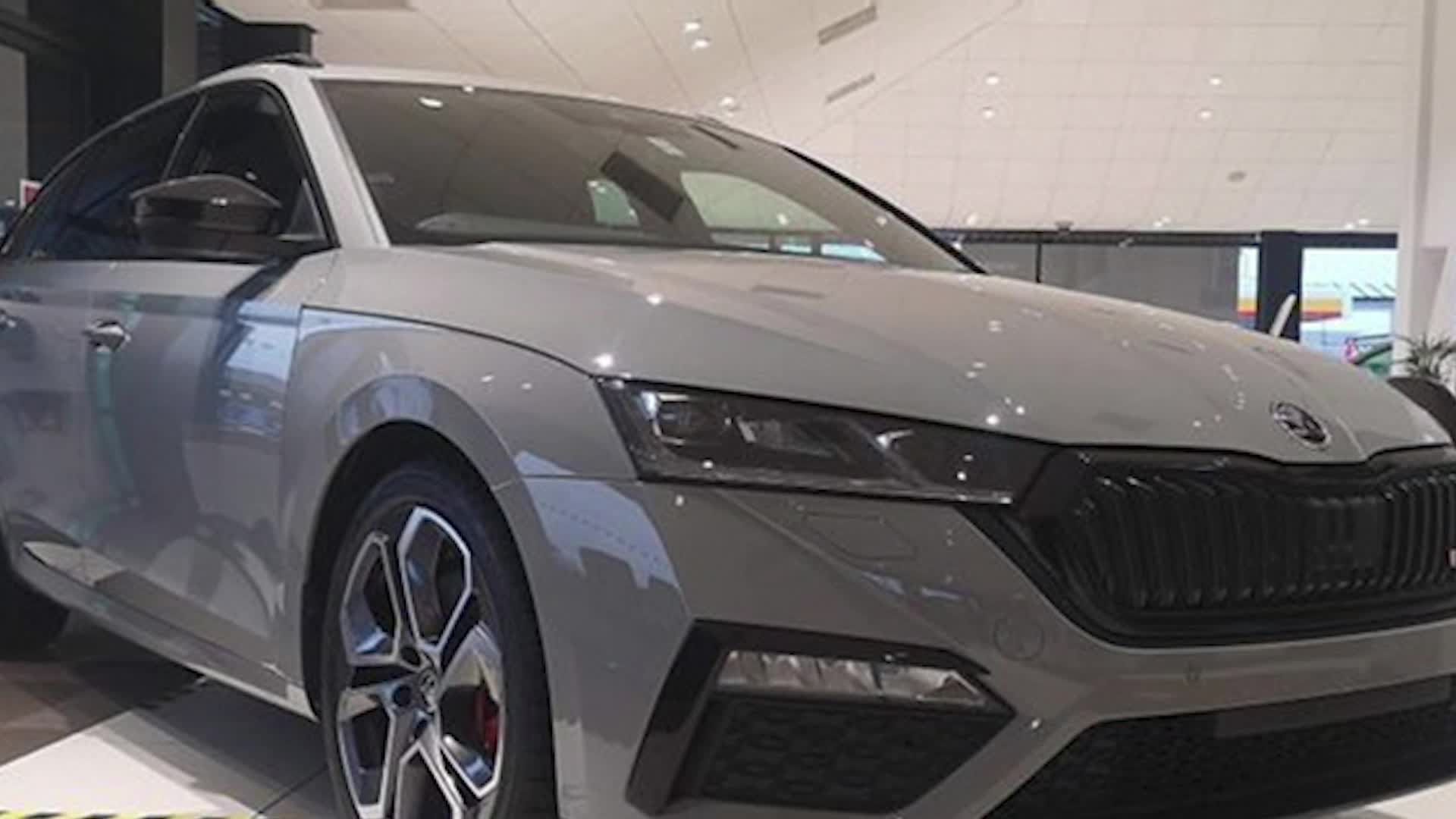 斯柯达全新明锐实拍！搭2.0T配熏黑进气格栅