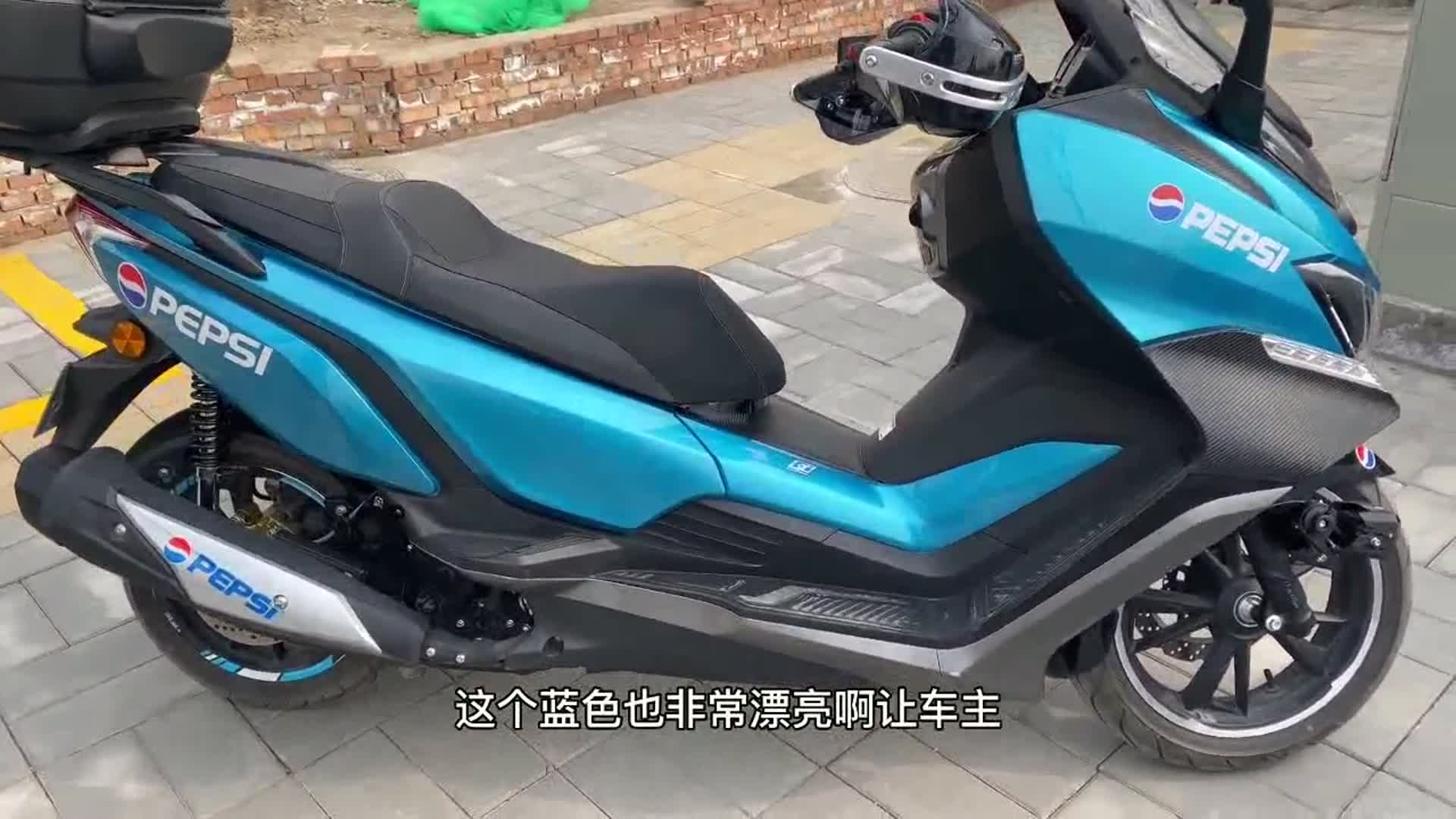 摩托车机车:宗申赛科龙rt3踏板250cc水冷abs17升大