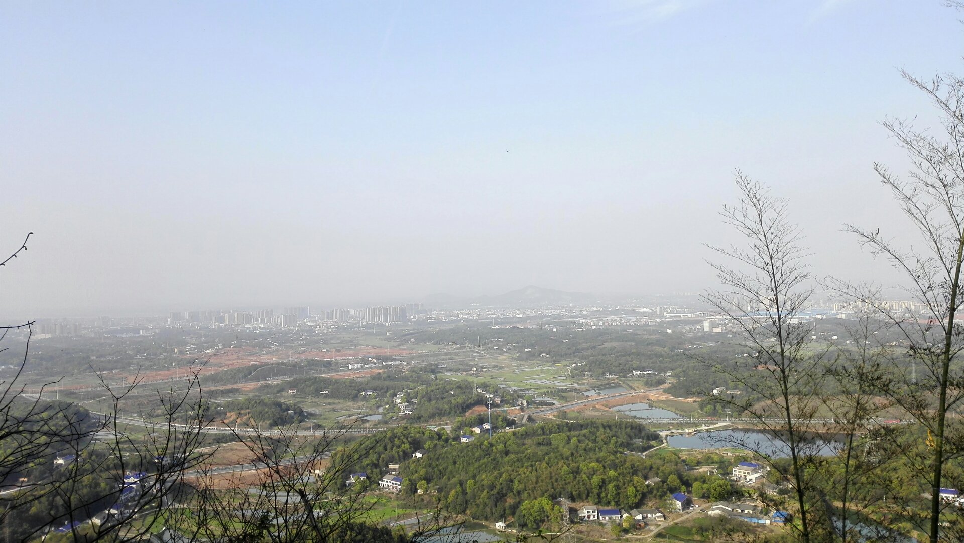 湖南很受欢迎的一处公园,内有洞庭南岸第一山,是省级森林公园