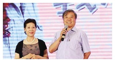 关牧村:被小6岁的前夫家暴,45岁带着孩子改嫁高官