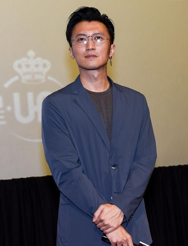谢霆锋挺注重保养的西装少系个扣都看不出赘肉一点都不油腻