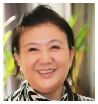 如今李小玢已经65岁,早期淡出了观众视野中,现在已经被观众给遗忘了