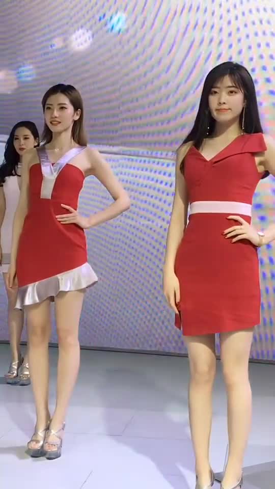 车展上的SHE！标志型的大长腿