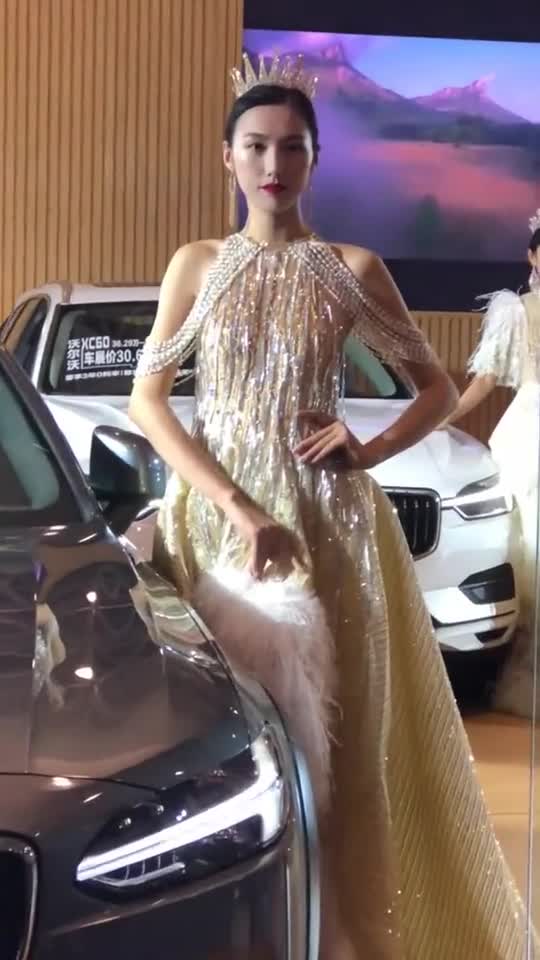 皇后娘娘也来车展了！