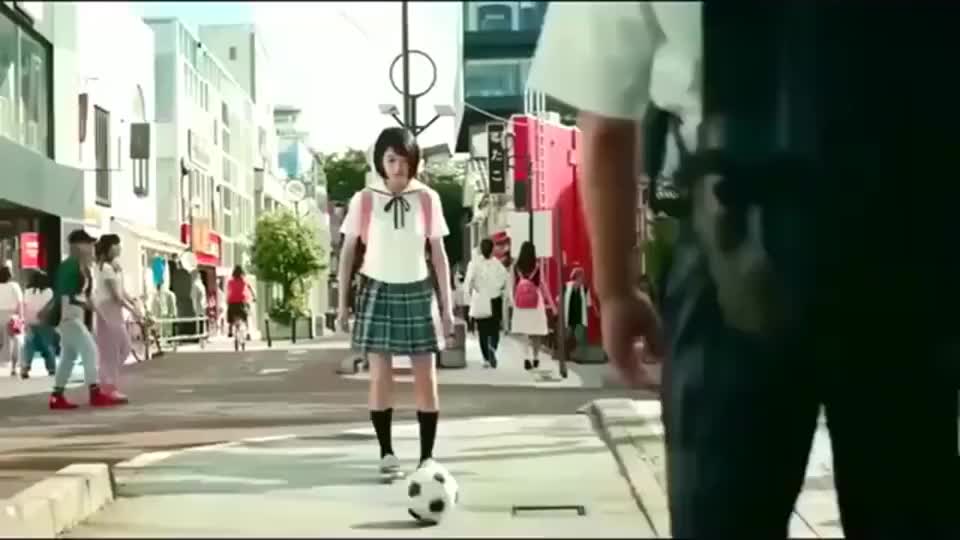 日本17岁美少女大秀球技 足球界的赤木晴子