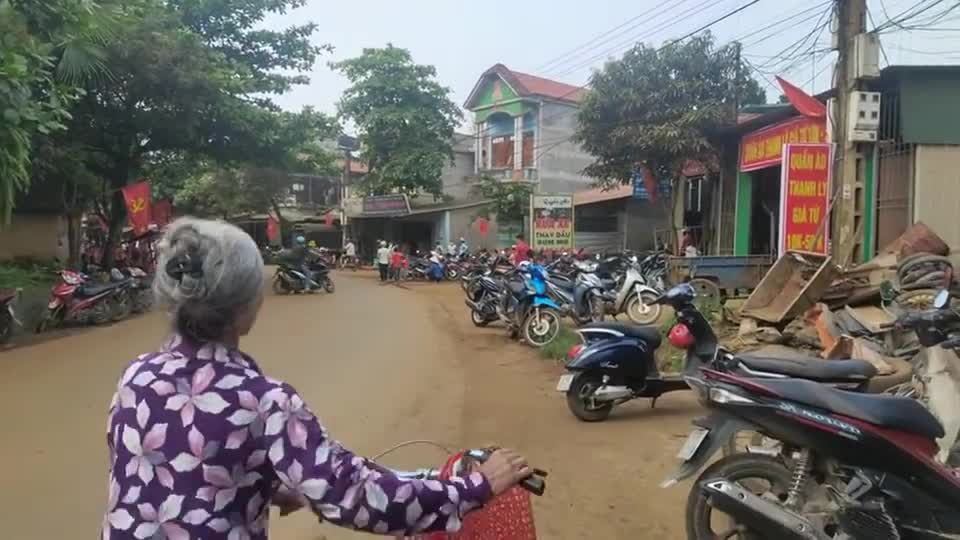 越南真实实拍，满大街都是摩托车，没有一辆汽车！