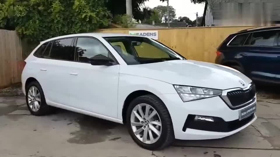 定位低于明锐帅气不输大众高尔夫，斯柯达Scala亮相实拍