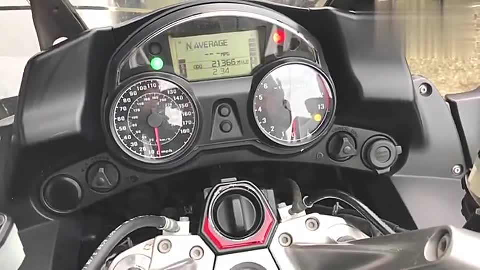 川崎超级巡航车GTR1400实车展示，用轴传动，声浪媲美跑车