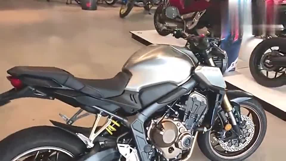 本田新车CB650R到店实拍，不要太喜欢