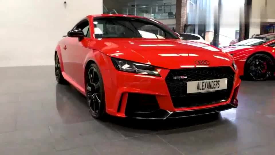 激进运动帅气迷人，内外实拍欣赏红色奥迪TTRS