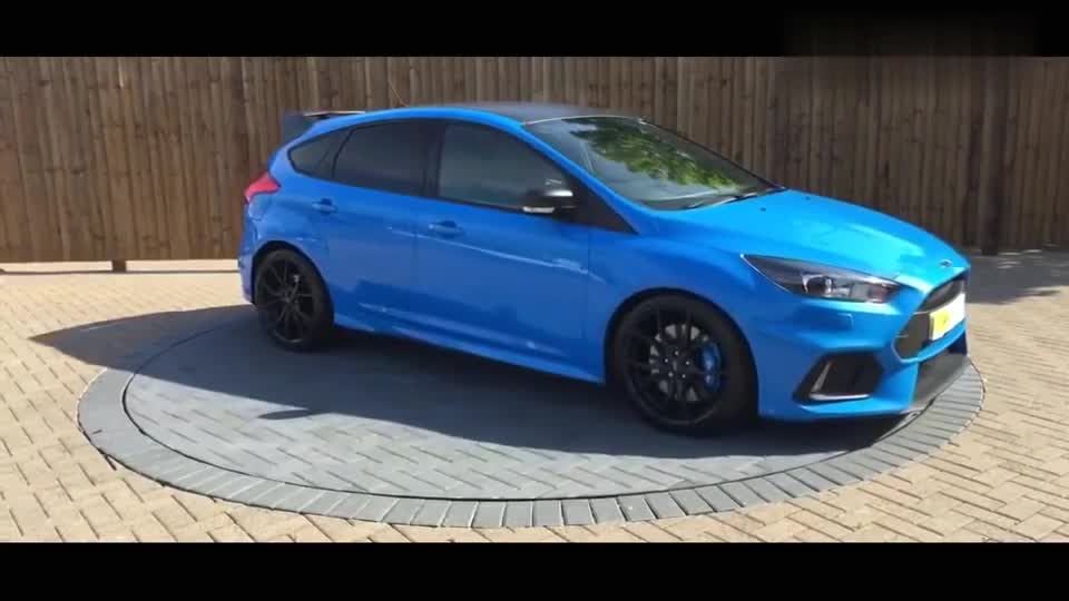 帅气与性能兼备的小钢炮，福特福克斯RS展示