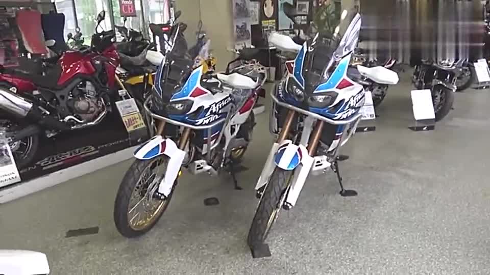 实拍本田专卖店里的非洲双缸，网友：做梦都想拥有一辆
