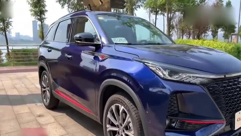 实拍长安CS75PLUS，造型惊艳堪比豪车。