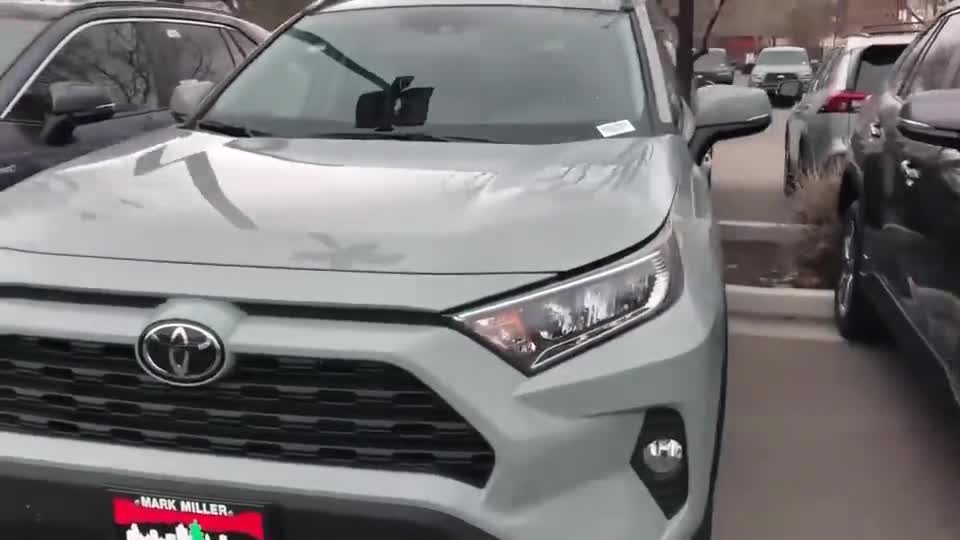 2020款丰田RAV4入库实拍，按下钥匙打开车门，简直太帅了