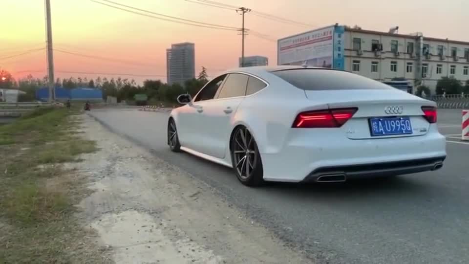 奥迪A7气动悬挂，手机竟然能控制底盘高低，太神奇了！