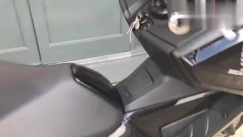 实拍本田踏板车Forza300，声浪独特