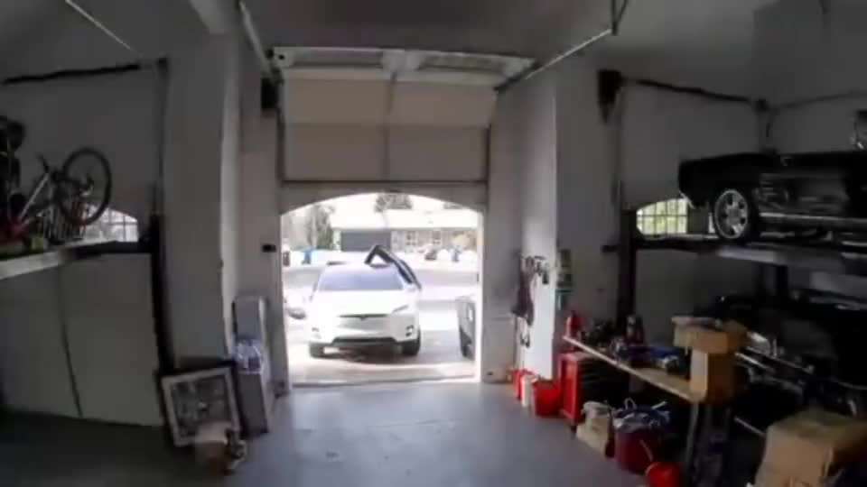 实拍：这就是我不买特斯拉的理由，高科技汽车也不咋地！